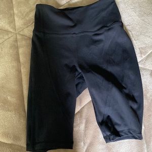 Lululemon Size 4 Biker shorts NEW